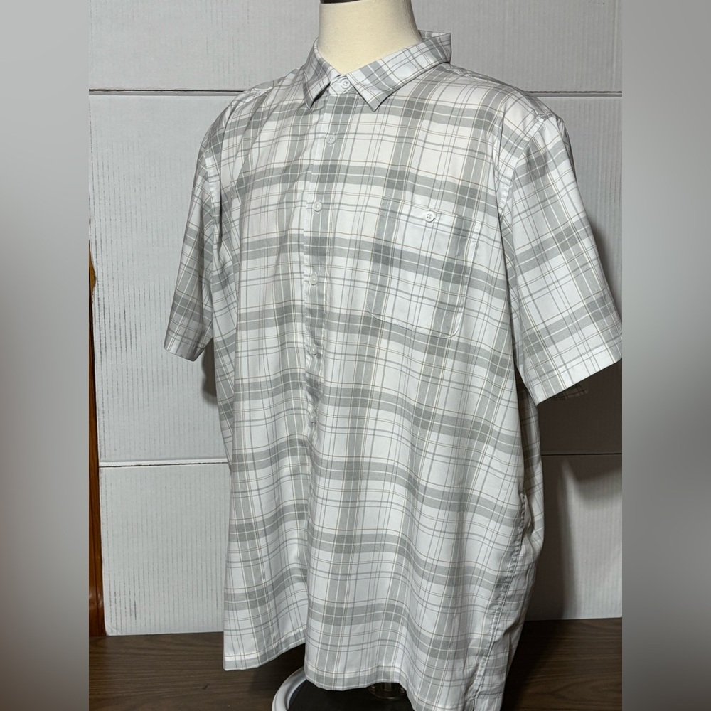 GEORGE MEN’S 3X button up casual shirt in white and blue. 31” L 26” p2p